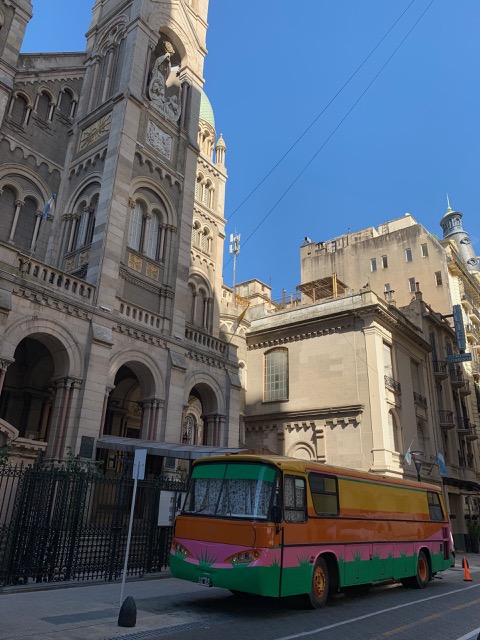 Basílica Santísimo Sacramento with a bus
