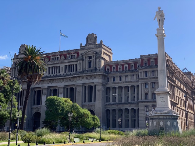 Palacio de Justicia up-close