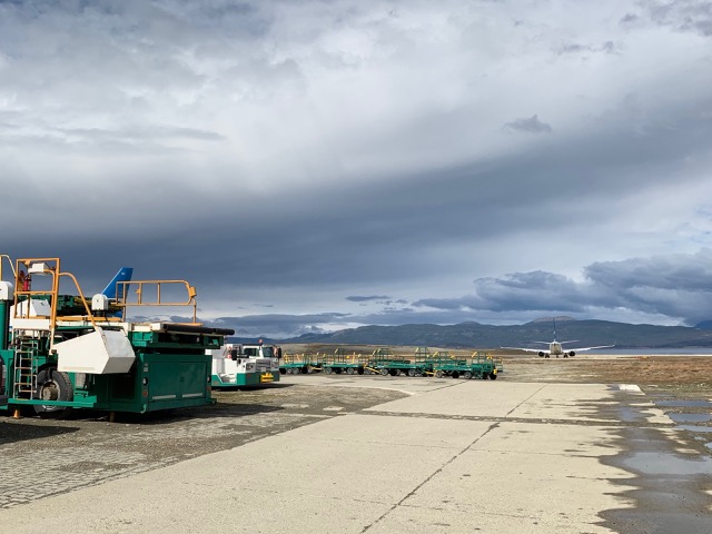 Airplane taxiing at USH