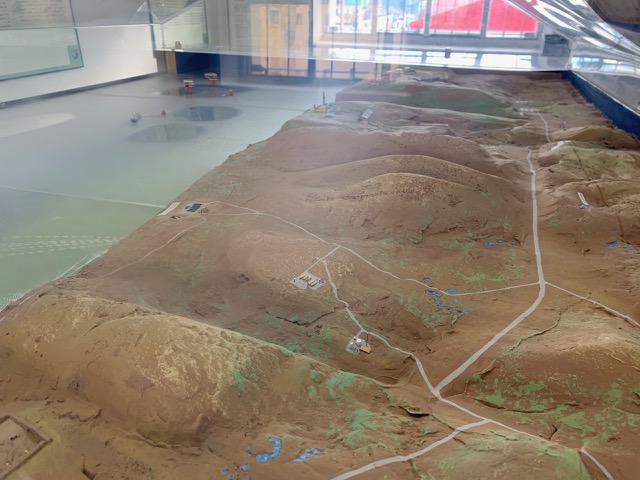 Display showing how oil mining works