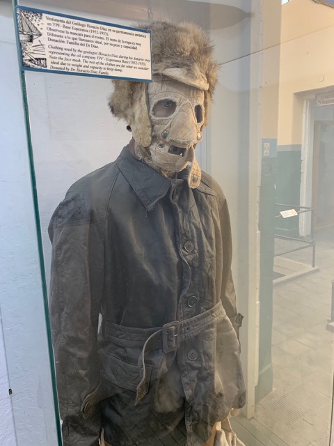 Clothing used by the geologist Horacio Diaz during his Antarctic stay representing the oil company YPF, 1952