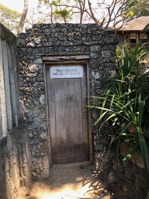 Secret entrance back to our AirBNB