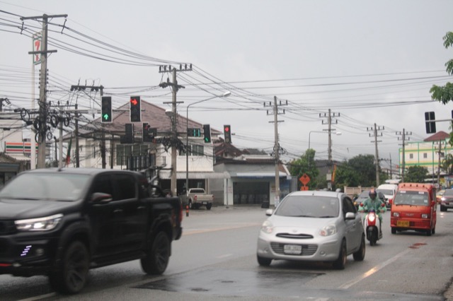 Power lines and countdown for the traffic light