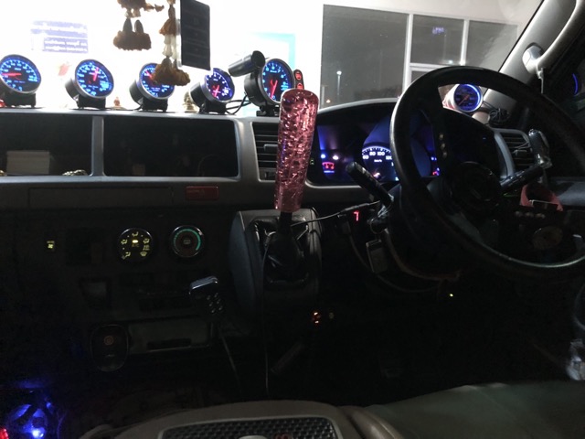 Taxi to the airport.. WTH is that gear shift?