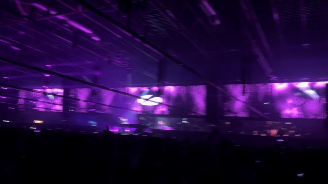 MaRLo playing a different remix of Sweet Dreams