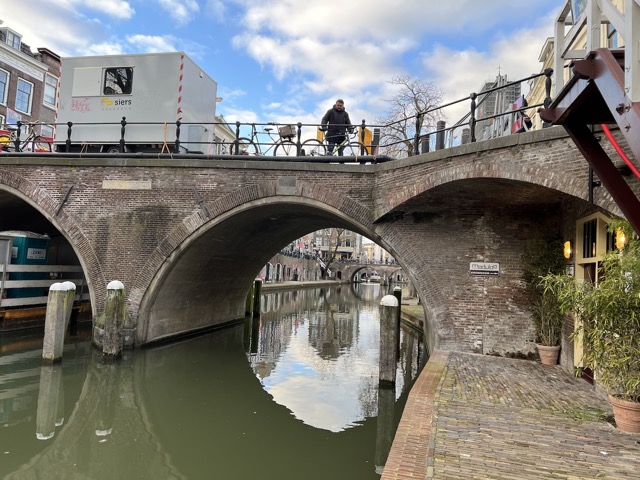 Bridge and Moduloo Showroom