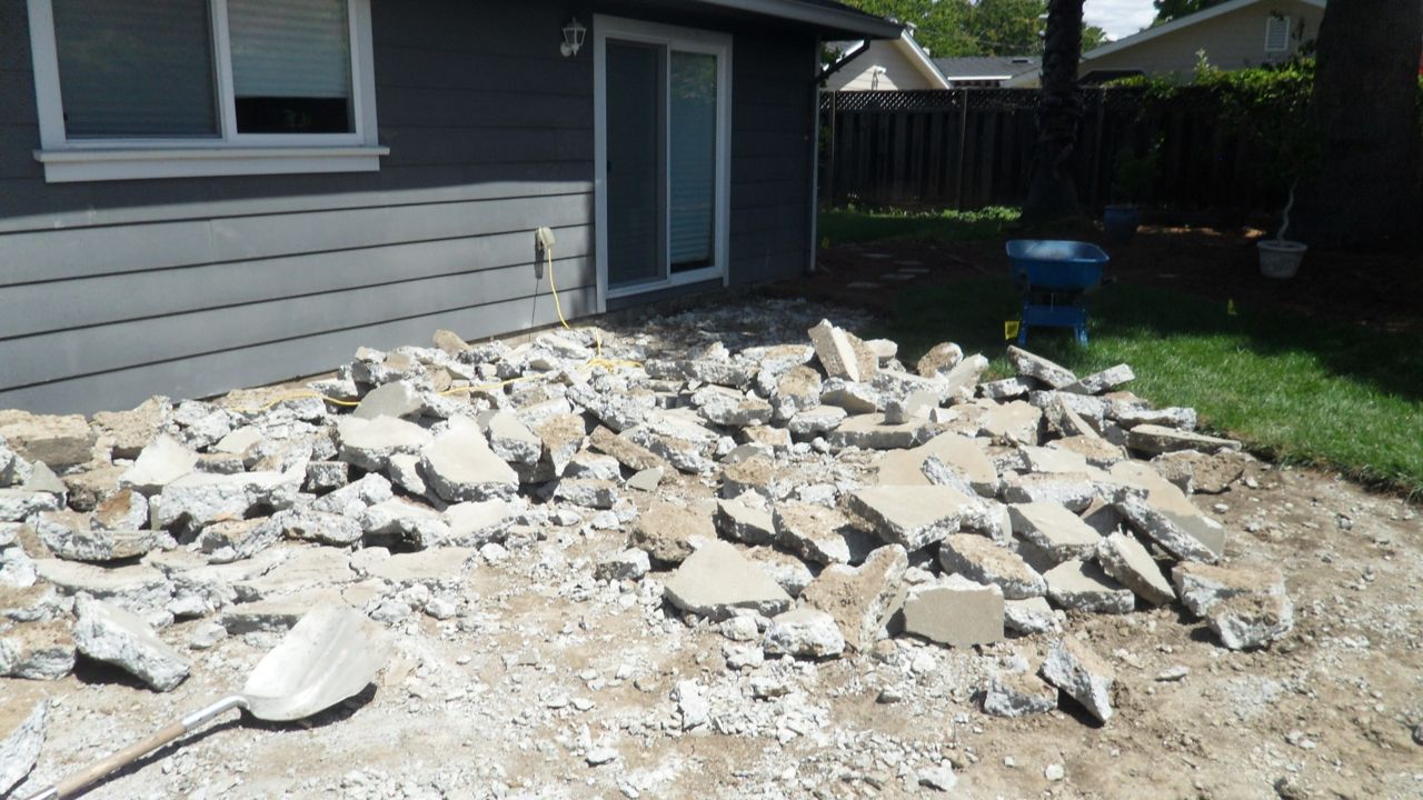 Looking towards bedroom