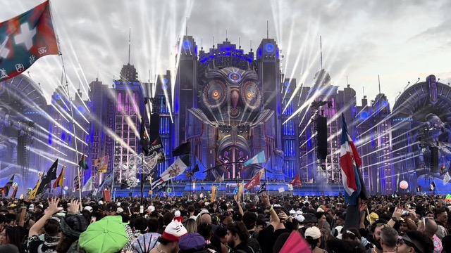 Porter Robinson's remix of Alpha Waves by Polymath...I love the lights against the clouds here!