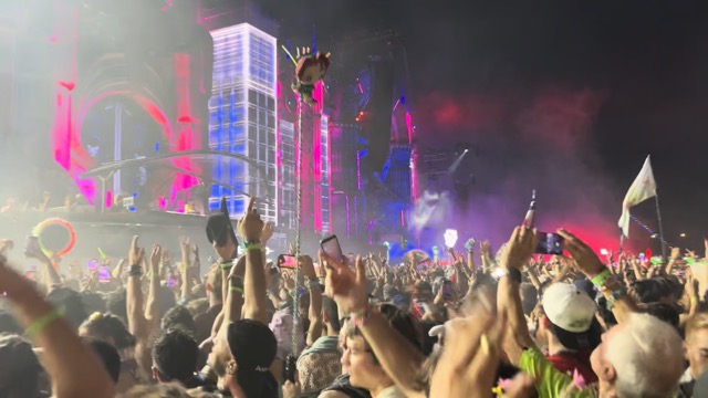 Loud Luxury mixing Outside by Calvin Harris with the Beverly Hills Cop theme