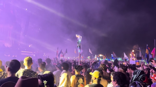 Zedd playing AC/DC's Thunderstruck and then T.N.T.