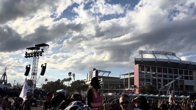 Checking out the crowd at Ben Hemsley