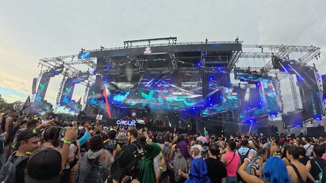 Laszewo performing No Broke Boys (AVELLO Remix) by Disco Lines & Tinashe