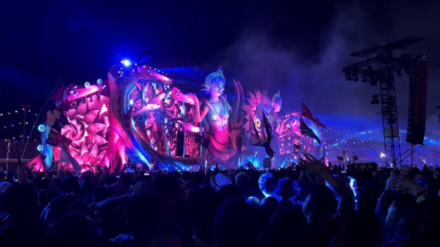 Zedd playing Everytime We Touch by Cascada