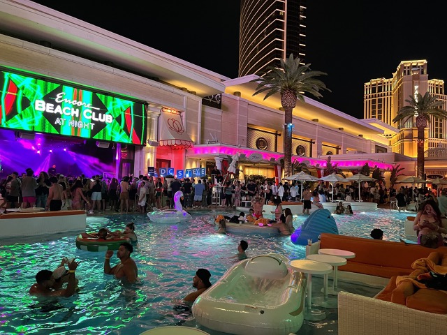 Midnight and now the crowd is starting to appear