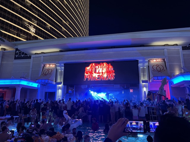 Two Friends take the stage