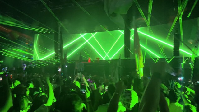 Fred Again - Hit me with those laser beams