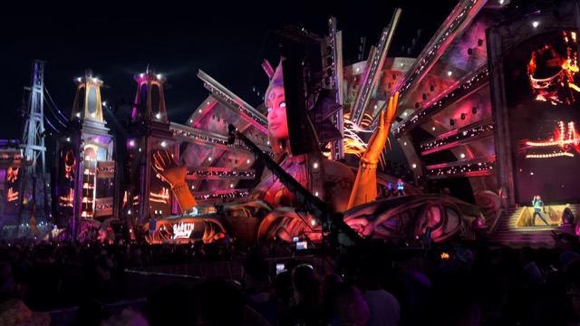 Gareth Emery playing Rhythm is a Dancer