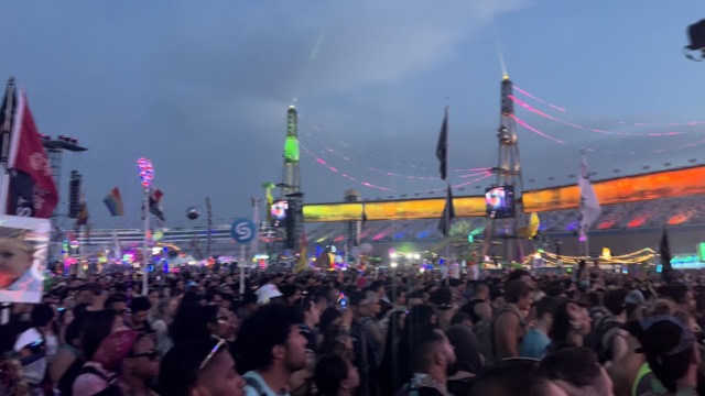 Still a full crowd at morning