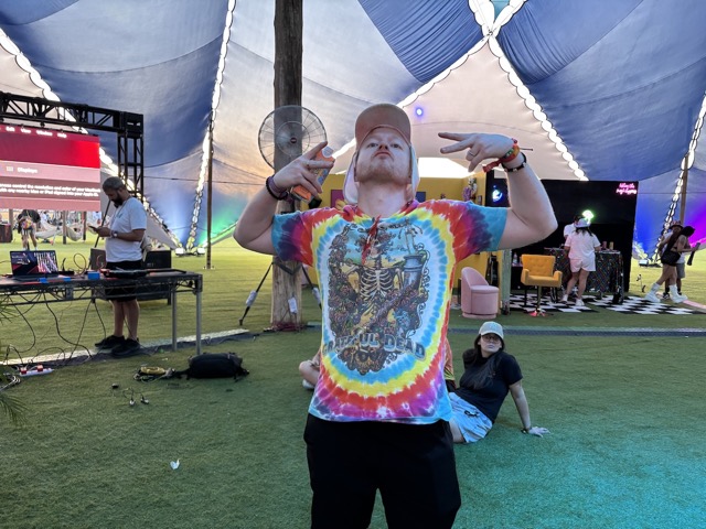 Random dude posing for a pic in the Mesa