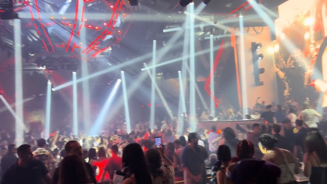 Alison Wonderland performing Jay-Z and Kayne West's N**gas in Paris