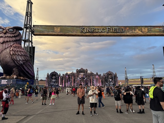 Kinetic Field sign before it gets crowded