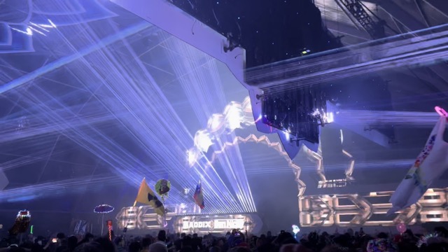 Maddix B2B Ben Nicky at Quantum Valley performing Meet Her at the Love Parade