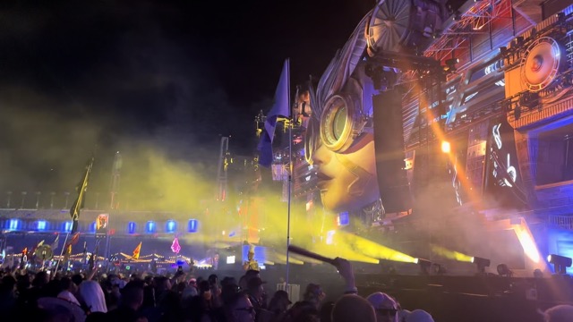 Kaskade playing The Rockefeller Skank