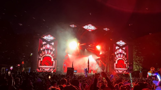 Cloonee performing Sexy Bitch