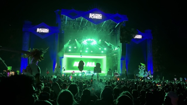 Tiësto takes the stage