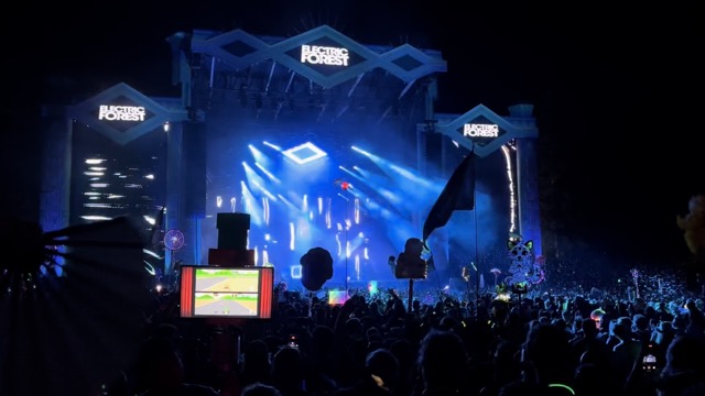 Tiësto also doing the Pumping It / Rayman Raving Rabbids song