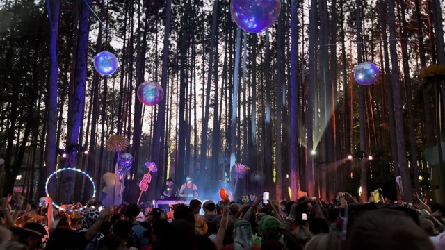 The other side of MOCHAKK’S NOT A HOUSE SET