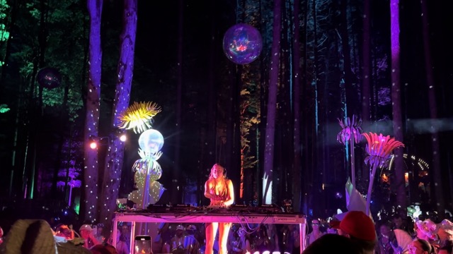 Brandi Cyrus' remix of Dolly Parton's Jolene