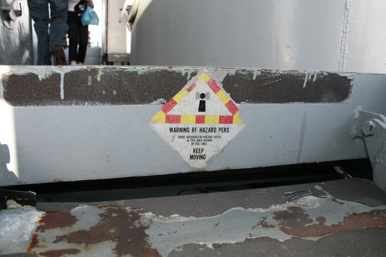 Warning RF Hazard Pers