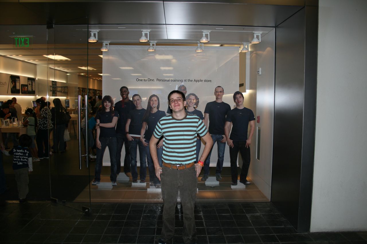 Myke @ the Apple Store Ala Mona