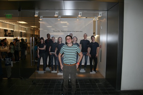 Myke @ the Apple Store Ala Mona