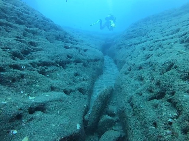 Swimming through Manny's Crack