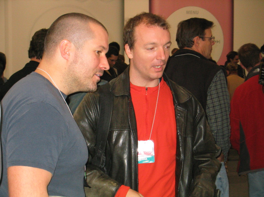 Jonathan Ive! (on the left)