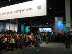 Lotsa people at our booth and nobody at Avid's!