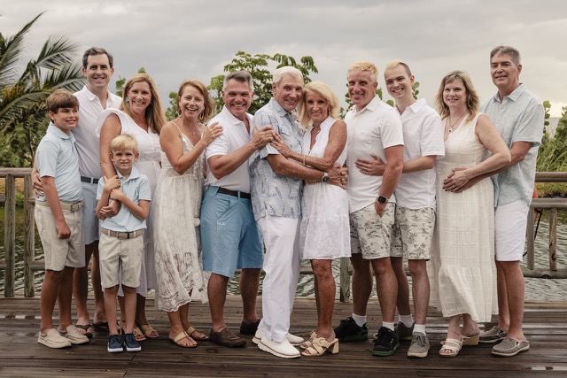 The family: Carter, Lee, Winston, Kelly, Sandy, Joey, Dad, Mom, Myke, James, Mom, and Dad