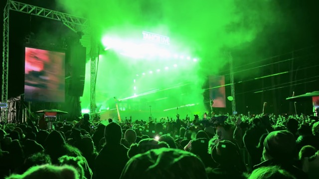 DJ Diesel getting the crowd pumped up