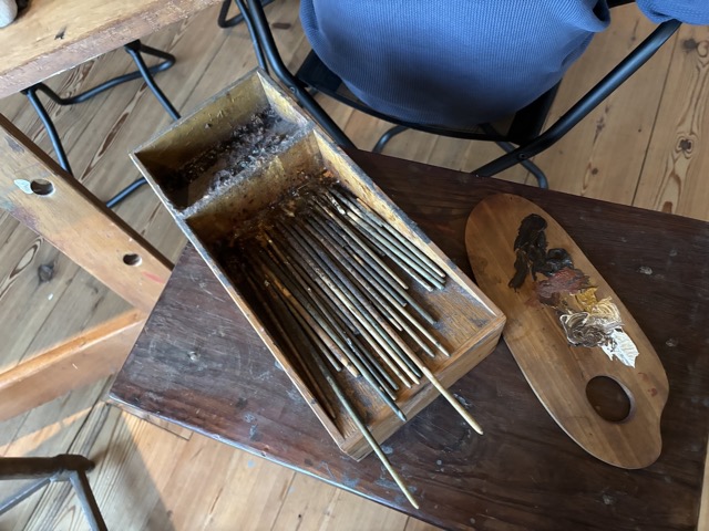 Paint brushes and palette that were typical in that time