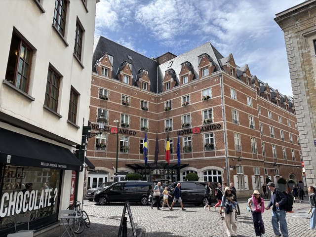 Hotel Amigo next to a chocolate shop