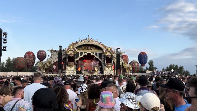 Amber Broos b2b MANDY