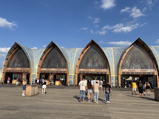 The entrance to the rest of Dreamville (food areas and Magnificient Greens where we stayed last year)