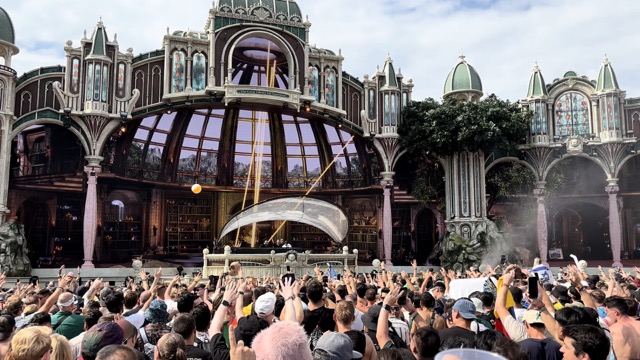 Matisse& Sadko b2b Third Party with Swedish House Mafia's Save the World