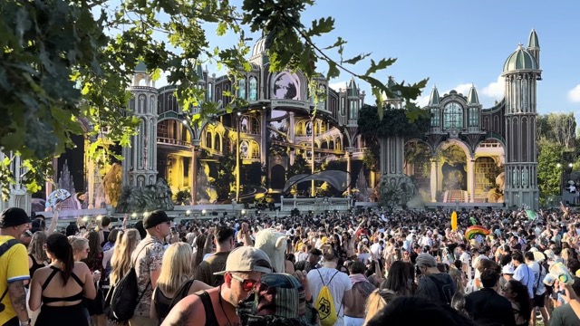 Dillon Francis b2b Marten Hørger's remix of Meet Her at the Loveparade
