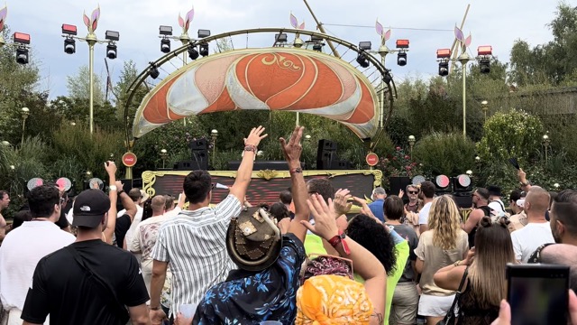 DJ Gab playing Round Round