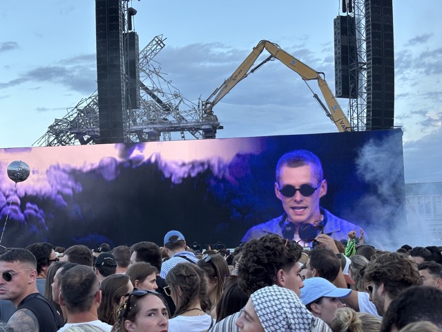 Felix De Laet (Lost Frequencies) on the tv