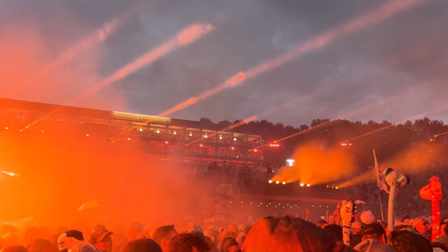 Purrr performed by Fisher in the rain