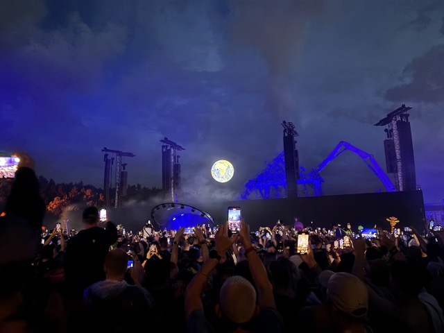 A giant world balloon appears…